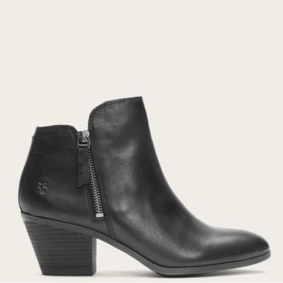 Frye - Judith Zip Bootie - Black Leather - Picture 1 of 13